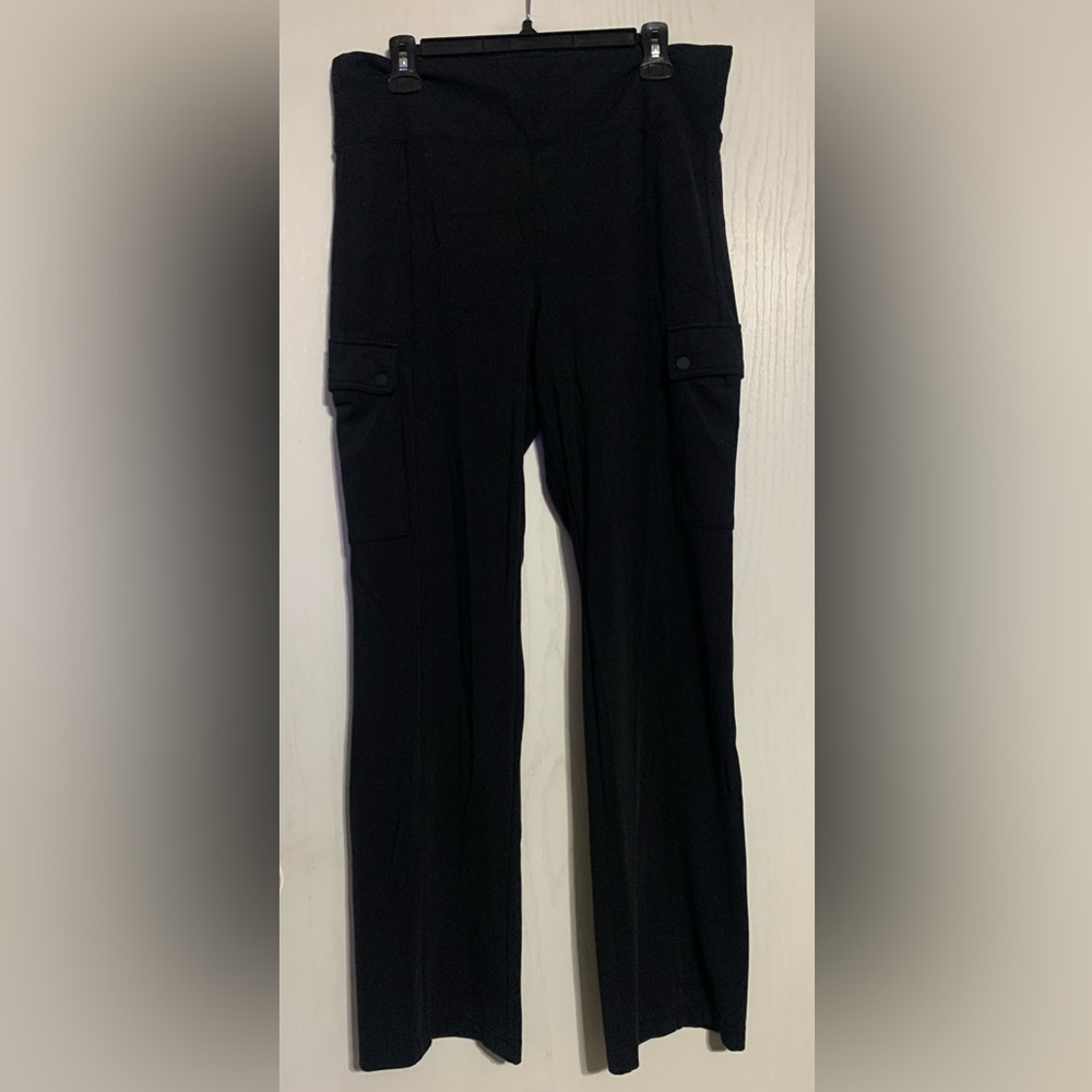 ATHLETA delancy straight cargo pants in black - Picture 3 of 5